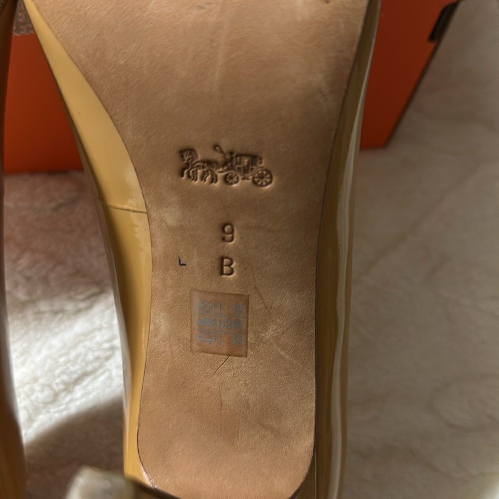 COACH 9B Tan Patent Leather Heels Pumps - Picture 13 of 16